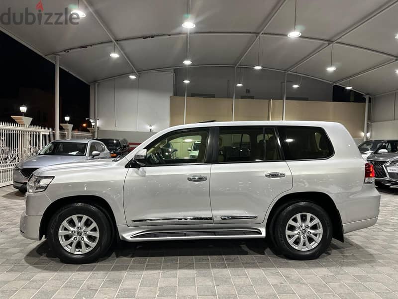 Toyota Land Cruiser 2016 13