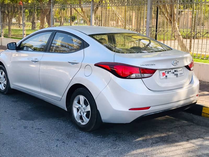 Hyundai Elantra 2016 MID 1