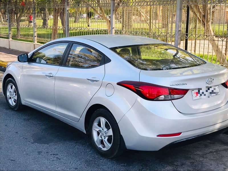 Hyundai Elantra 2016 MID 2