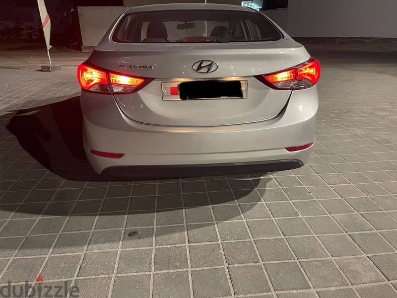 Hyundai Elantra 2016 MID 9