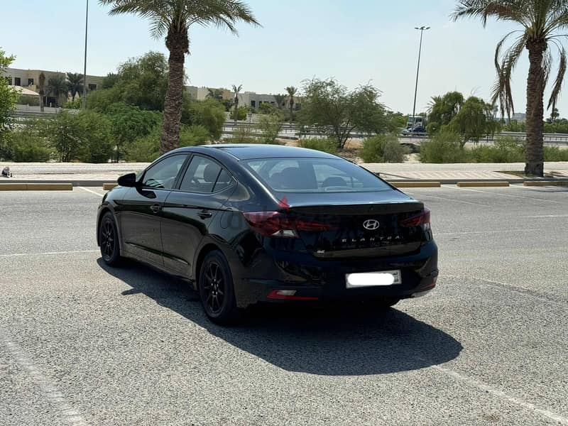 Hyundai Elantra 2020 black 5