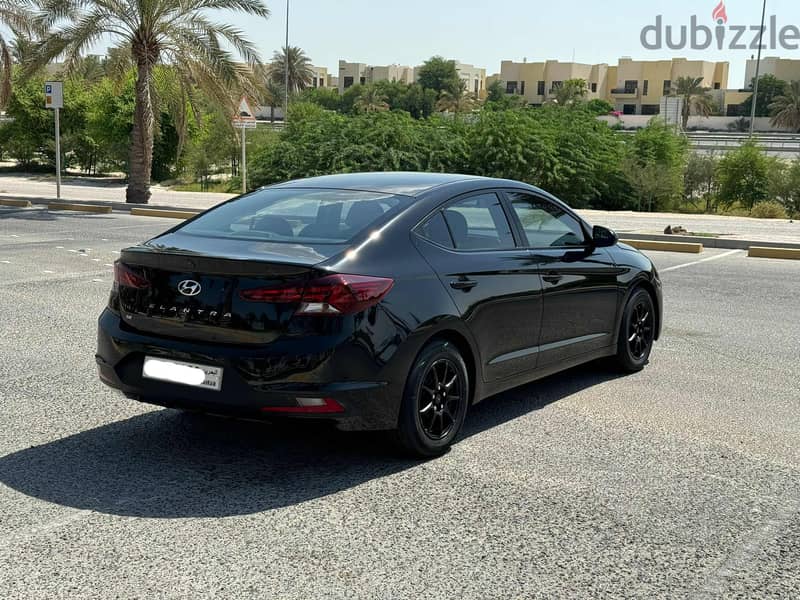 Hyundai Elantra 2020 black 6