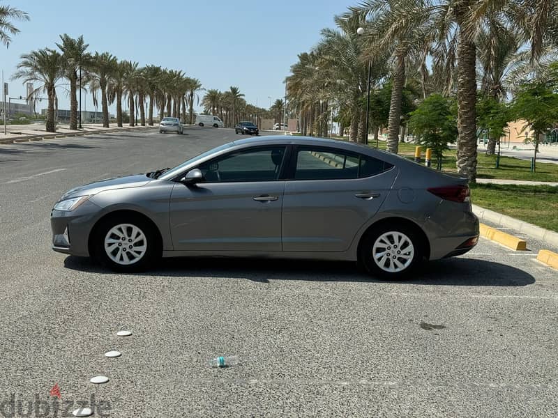 Hyundai Elantra 2019 grey 2