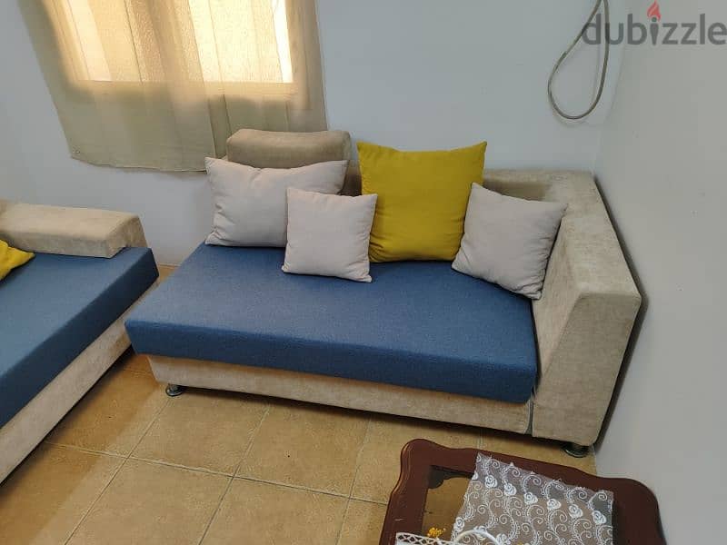 sofa L shape modern design in perfect condition 1