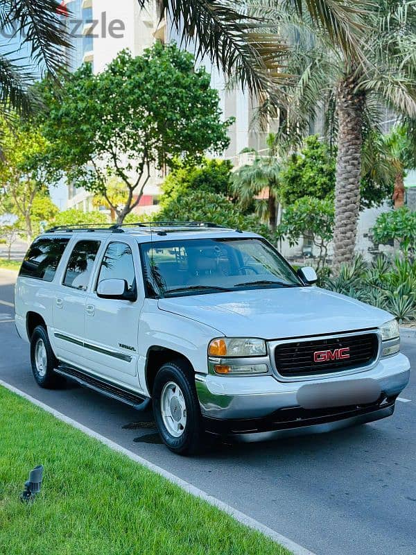 GMC Yukon XL 2005 model. full option. 9 seater Jeep. Very low mileage 4