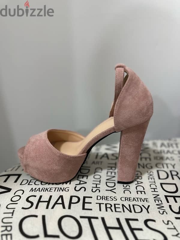 Heels for sale. Size CN 37 1