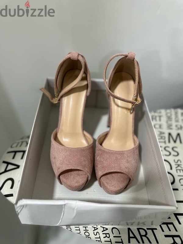 Heels for sale. Size CN 37 2