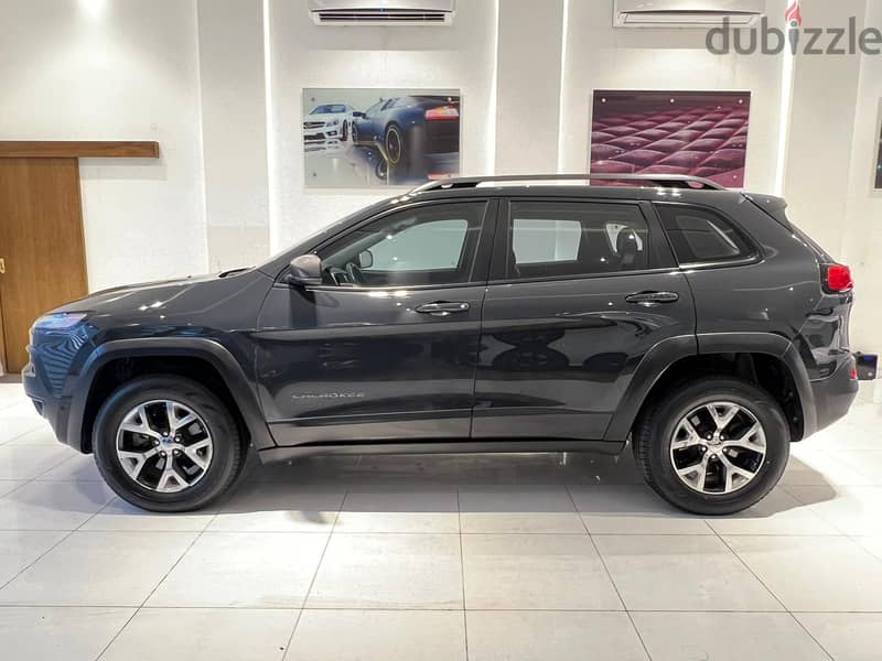 Jeep Cherokee TRAIL HAWAK 4X4 MODEL 2016 FOR SALE 1