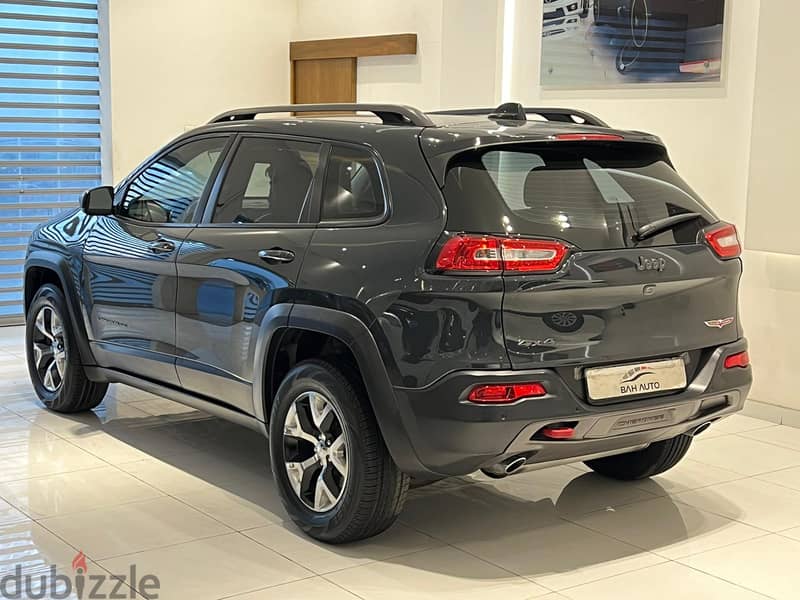 Jeep Cherokee TRAIL HAWAK 4X4 MODEL 2016 FOR SALE 4