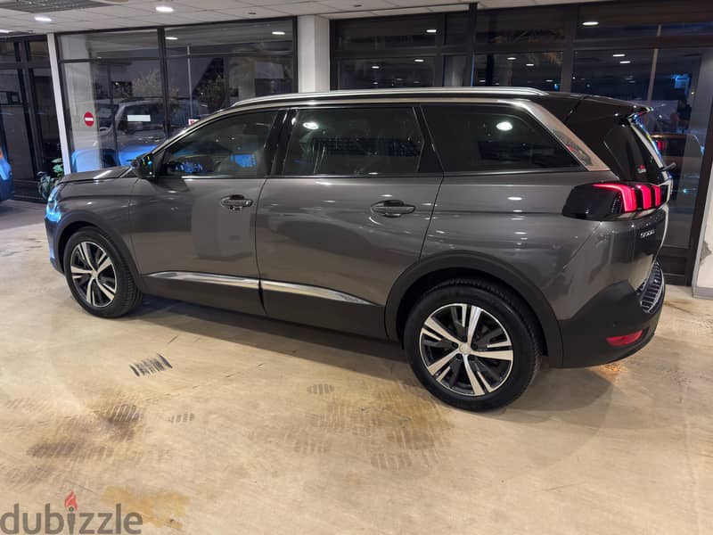 Peugeot 5008 2024 1