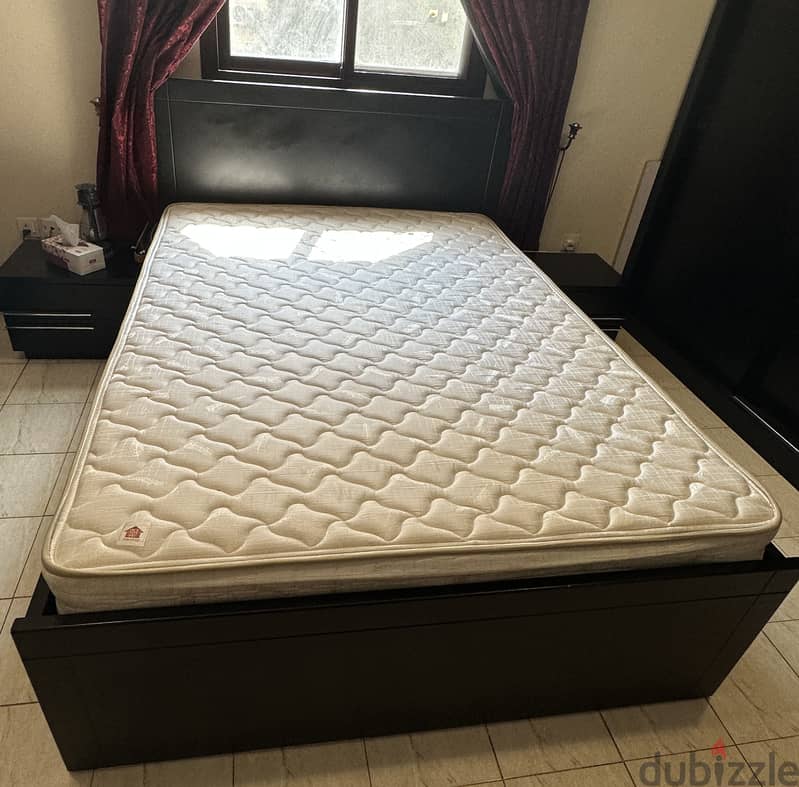 Queen size bed with chiropractic mattress 1