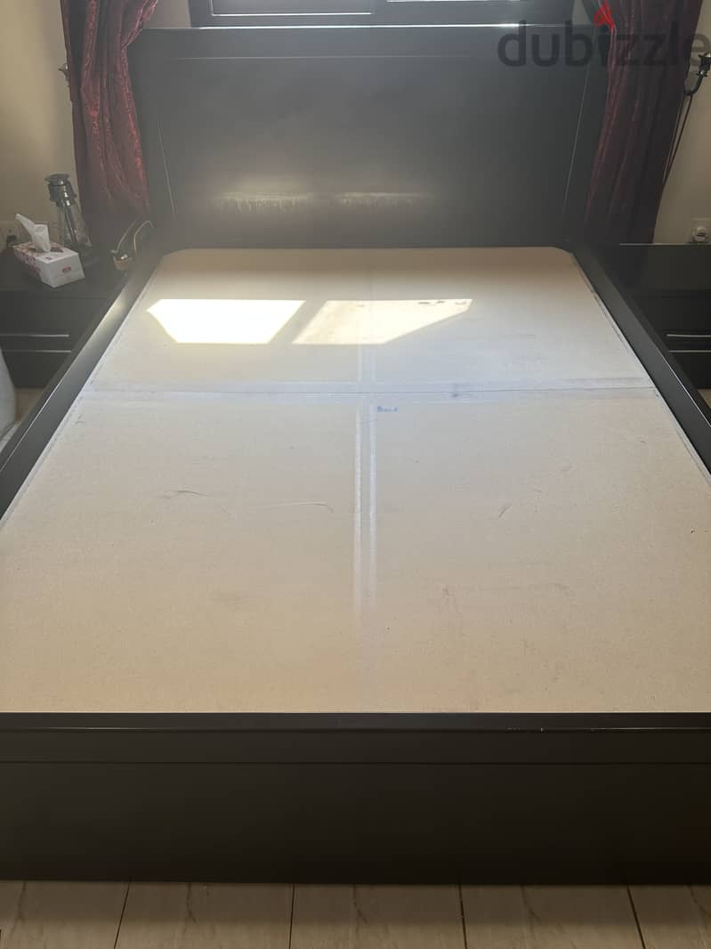 Queen size bed with chiropractic mattress 2