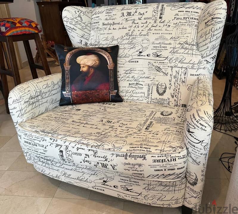 Accent Armchair, Scripted Letter Print - Home R Us, Very good Con 6