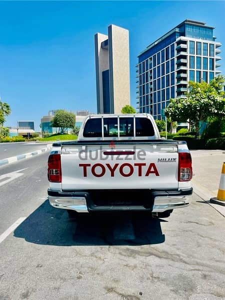 Toyota Hilux 2021 pickup Automatic 3