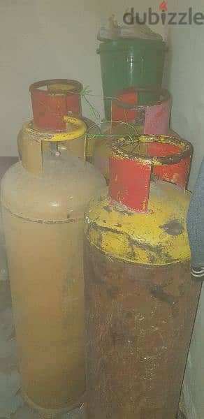 gas cylinder i have 4 pice total 100 bd