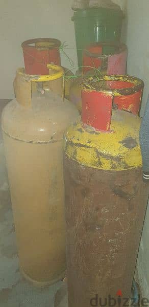 gas cylinder i have 4 pice total 100 bd 1