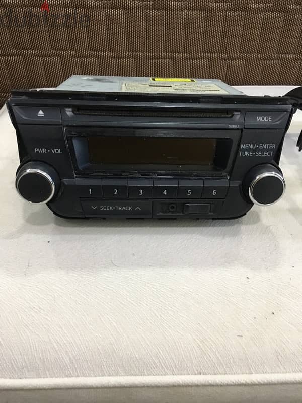 original Yaris stereo 2