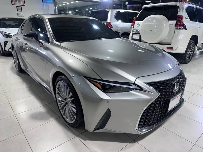 2024 Lexus IS 350 “900km only” 2