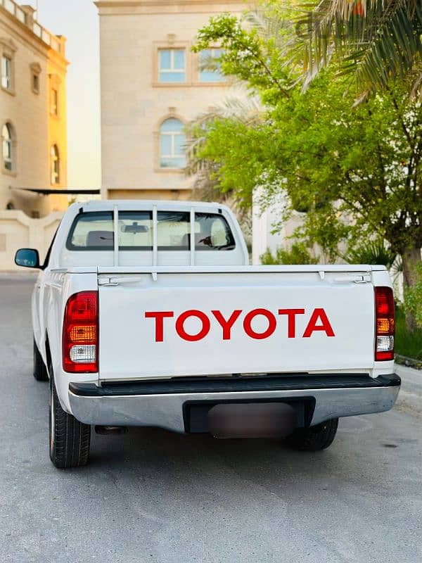 Toyota Hilux  Single Cabin pickup Year-2011. Excellent Very neat clean. 7