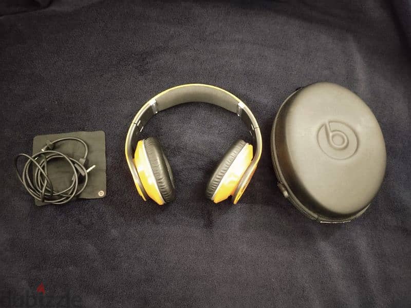 Beats Studio by Dr. Dre and Monster (Noise Canceling Headphones) 4