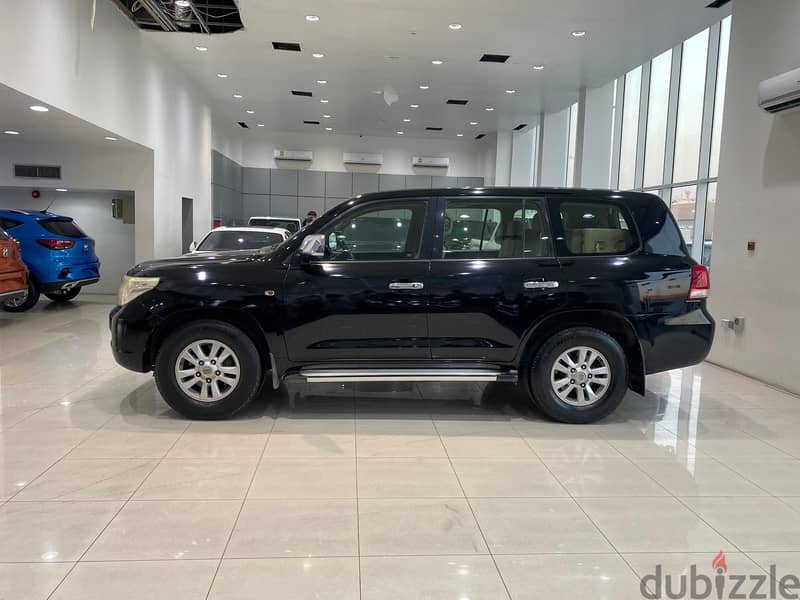 Toyota Land Cruiser GXR 2010 black 2