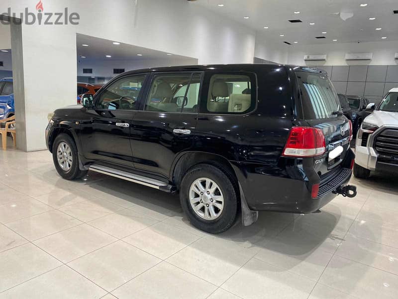 Toyota Land Cruiser GXR 2010 black 5