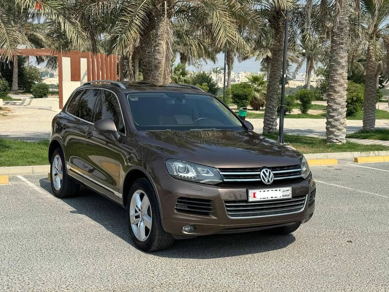 Volkswagen Touareg 2014 brown 0