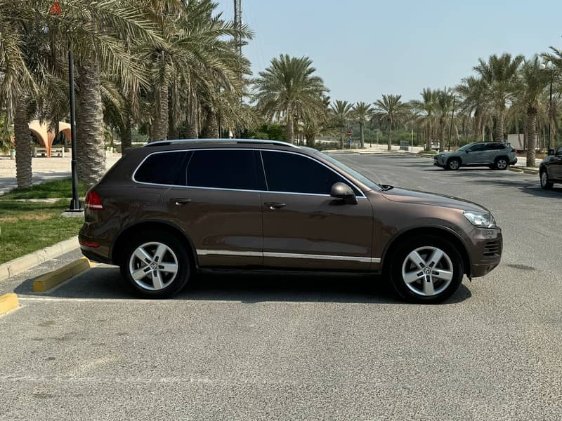 Volkswagen Touareg 2014 brown 2