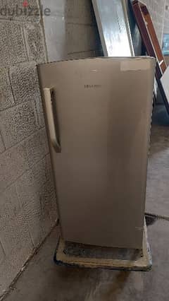 Good condition fridge one month werenty 0