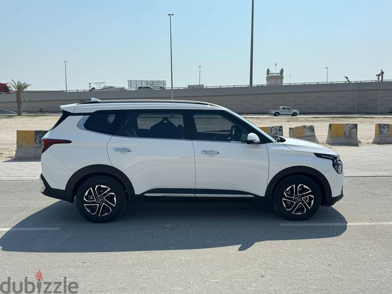 Kia Carens 2023 white 2