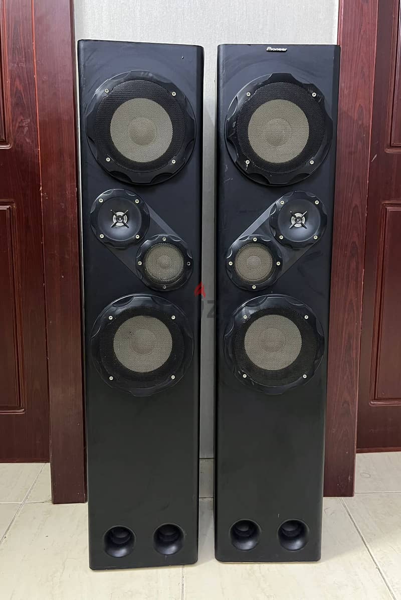 Pioneer tower speakers 1