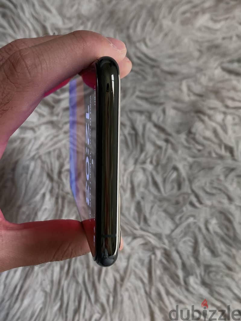 iPhone 11 Pro Max – 256GB Midnight Green – Excellent Condition 4