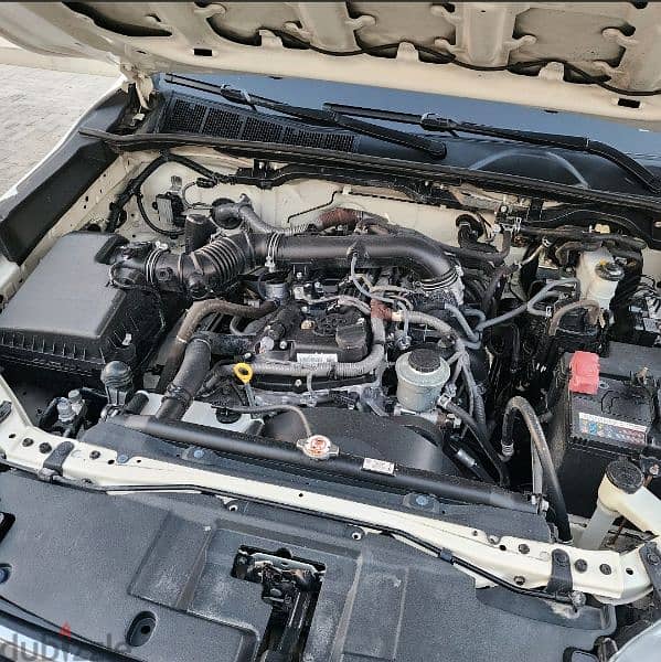 Toyota Hilux 2.7 model 2021 Automatic gear 5