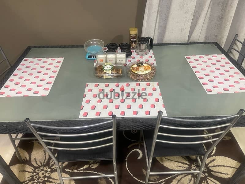 dinning table with 4 chairs 3