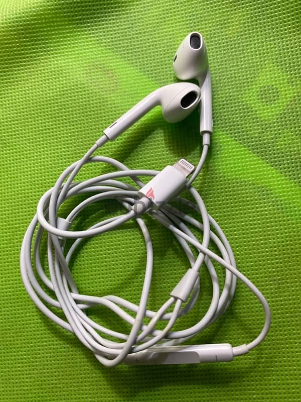 Apple Original charger & wire & head phones 1