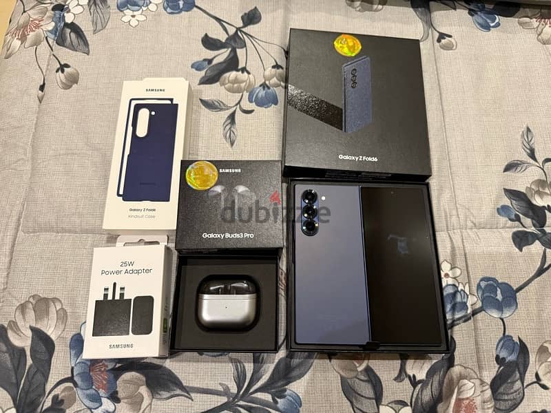 Samsung Fold 6 256 GB Navy and Samsung Buds3 Pro 1