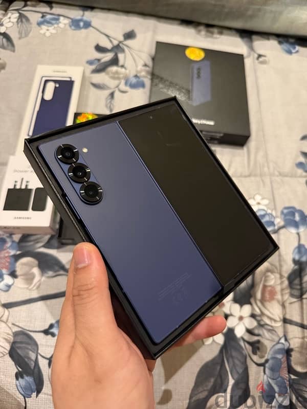 Samsung Fold 6 256 GB Navy and Samsung Buds3 Pro 2