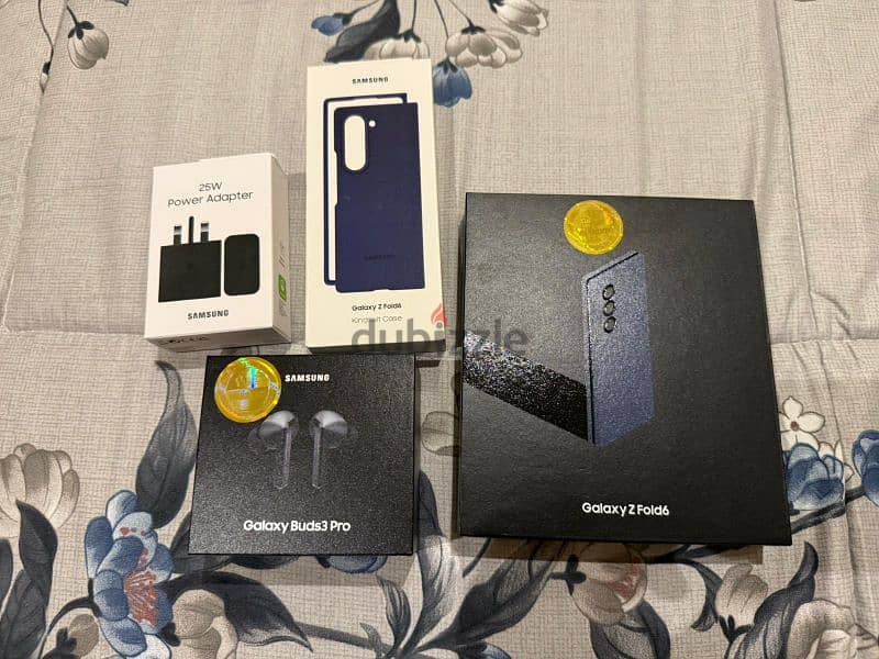 Samsung Fold 6 256 GB Navy and Samsung Buds3 Pro 1