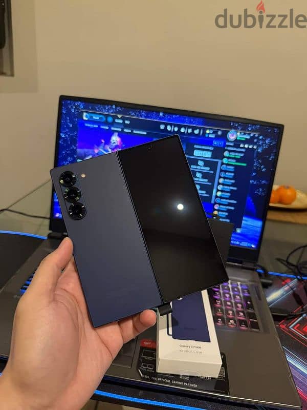 Samsung Fold 6 256 GB Navy and Samsung Buds3 Pro 4