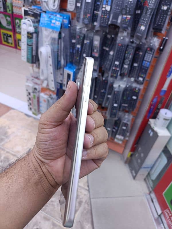 Samsung galaxy note5.4gb ram. 64gb ram 1