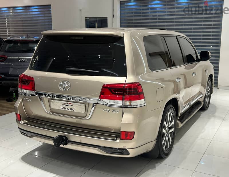 Toyota Land Cruiser 2018 MODEL VXS 5.7 FOR SALE 2