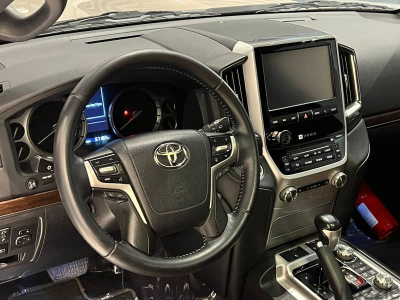 Toyota Land Cruiser 2018 MODEL VXS 5.7 FOR SALE 9