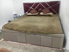 Almost new King size Bed 0