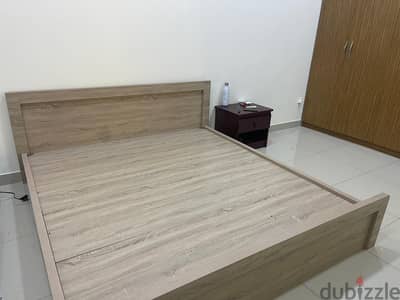 Kind Size Bed in Good Condition