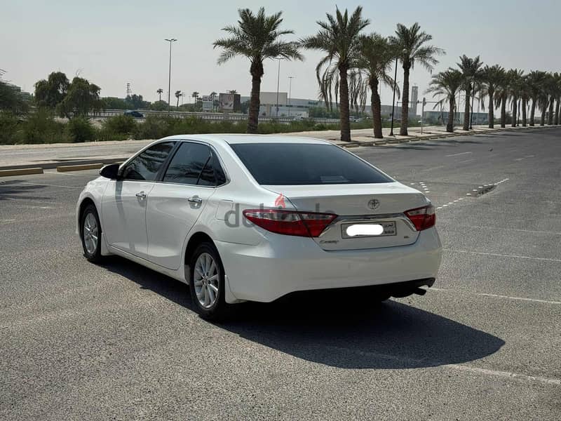 Toyota Camry GL 2016 white 5