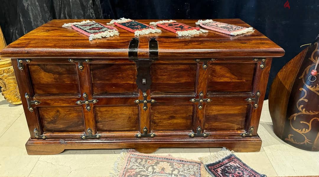 High-Quality Wooden Chest - Desert Design Interiors- Excellent condit 0