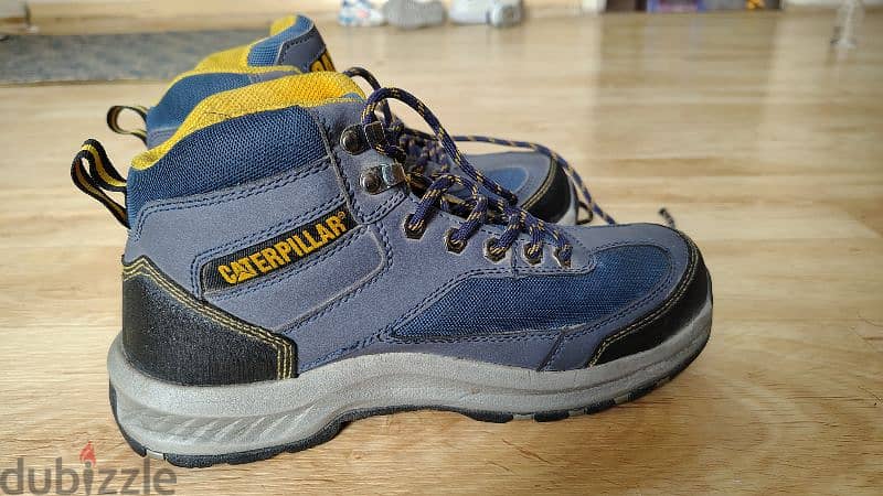 caterpillar shoe 1