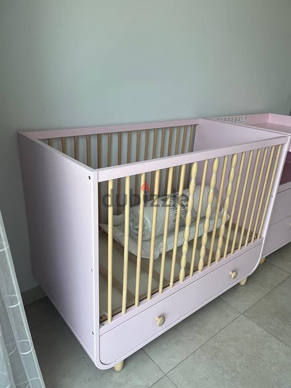 Baby cot bed with drawers, brand new never used 2