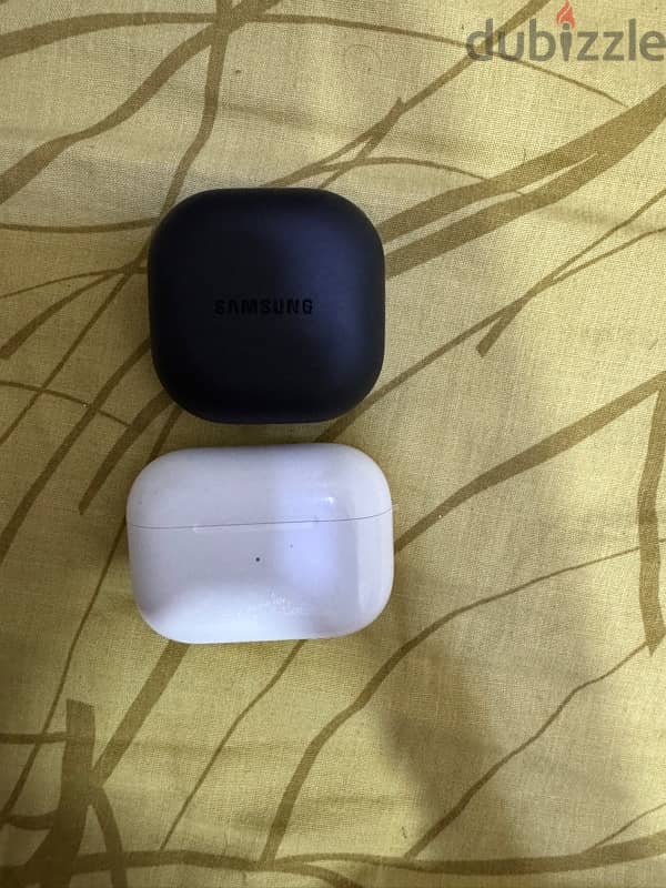 Airpods Pro and Galaxy Buds 2 Pro 1