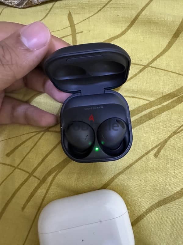 Airpods Pro and Galaxy Buds 2 Pro 2